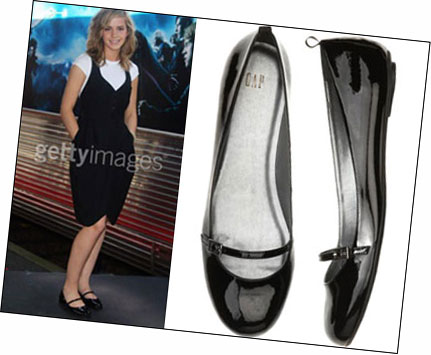 Emma　Watson穿上黑色漆皮平底鞋，让她像在哈利波特中一样清纯可爱 